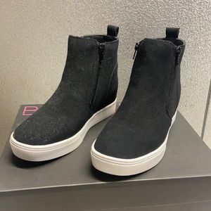 Boutique by Corkys  ‘Hunt’ Sneaker in Black Suede
